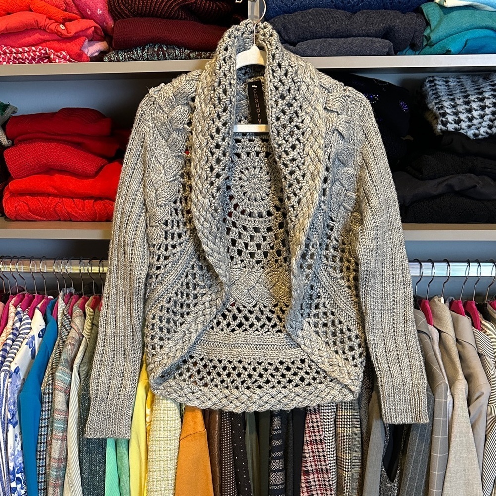 Chaudry KC gray open knit long sleeve curved hem open front cardigan size S NWT